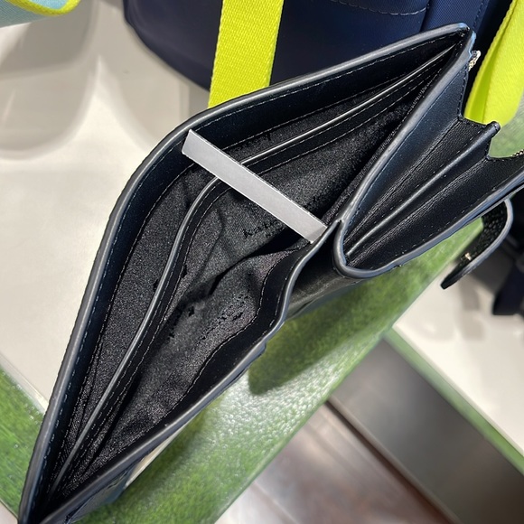 Kate Spade Leila Medium Compact Bifold Wallet
Black
NWT - Picture 11 of 16